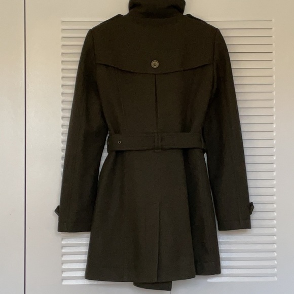 Burberry coat 🧥 - Picture 3 of 6